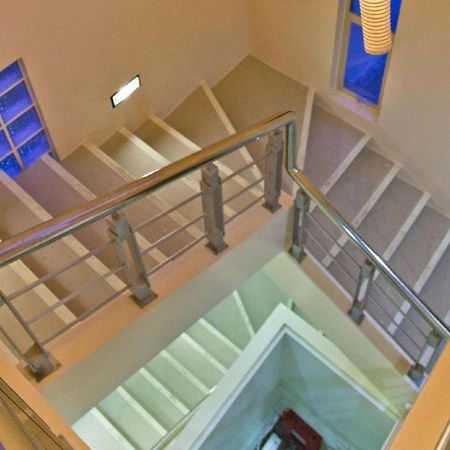 B Pod Hotel Manoc-Manoc Экстерьер фото