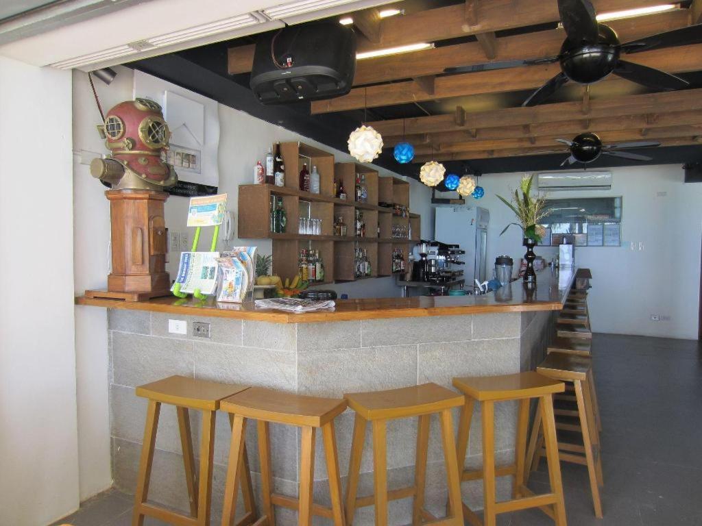 B Pod Hotel Manoc-Manoc Экстерьер фото