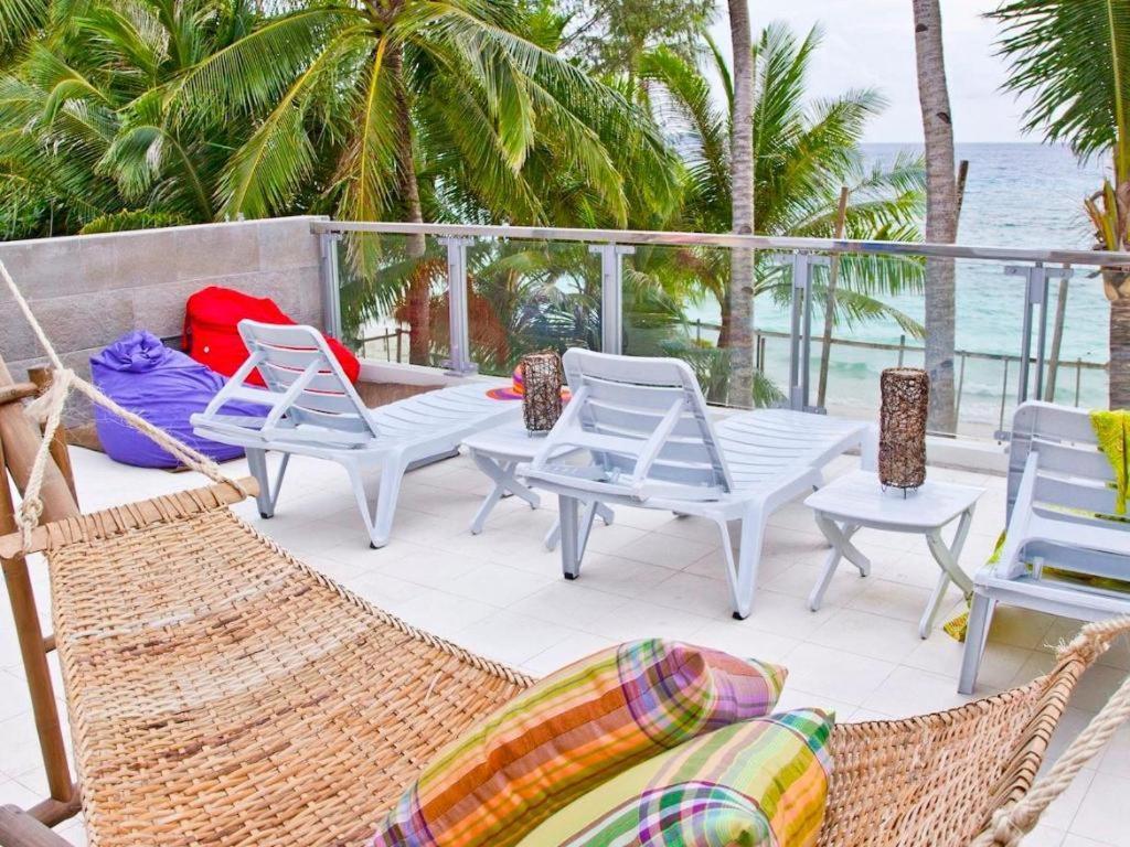 B Pod Hotel Manoc-Manoc Экстерьер фото
