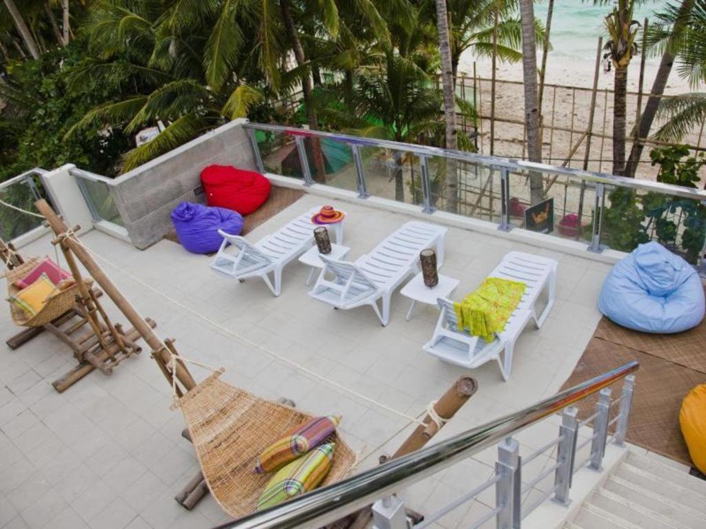 B Pod Hotel Manoc-Manoc Экстерьер фото